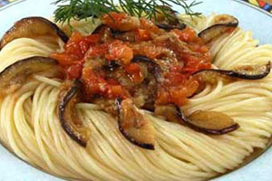 Спагетти с соусом из баклажанов