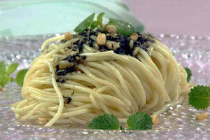 Спагетти с соусом песто (2)