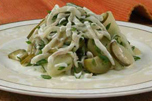 Салат с кальмарами и зеленым луком