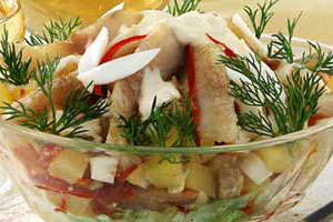 Салат рыбный с маринованным перцем