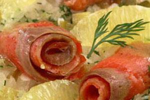 Салат с рисом и лососиной