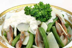 Салат с сельдью и зеленой фасолью