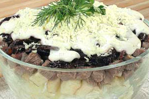 Салат мясной с черносливом (2)