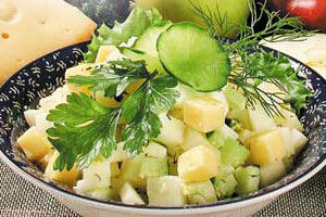 Салат с сыром и яблоками