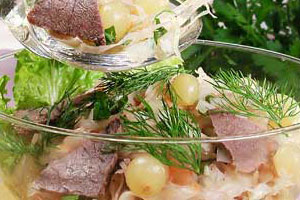 Салат мясной с квашеной капустой