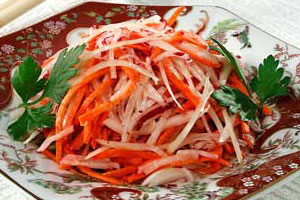 Салат из редиса с морковью