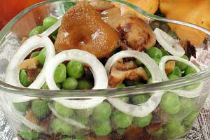 Салат из соленых или маринованных грибов