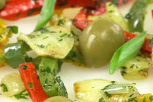 Перец с зеленью и оливками